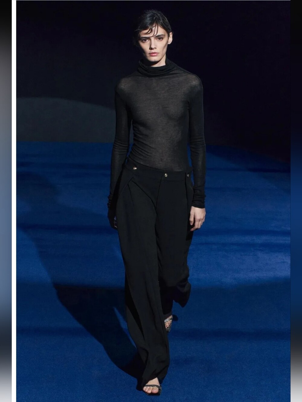 ZARA ZW Collection Luxurious Pleated Pants with Metallic Buttons in Black
